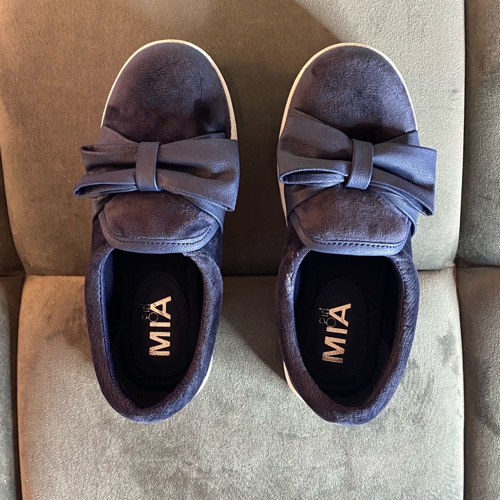 MIA Girl Navy Velvet Bow Sneakers